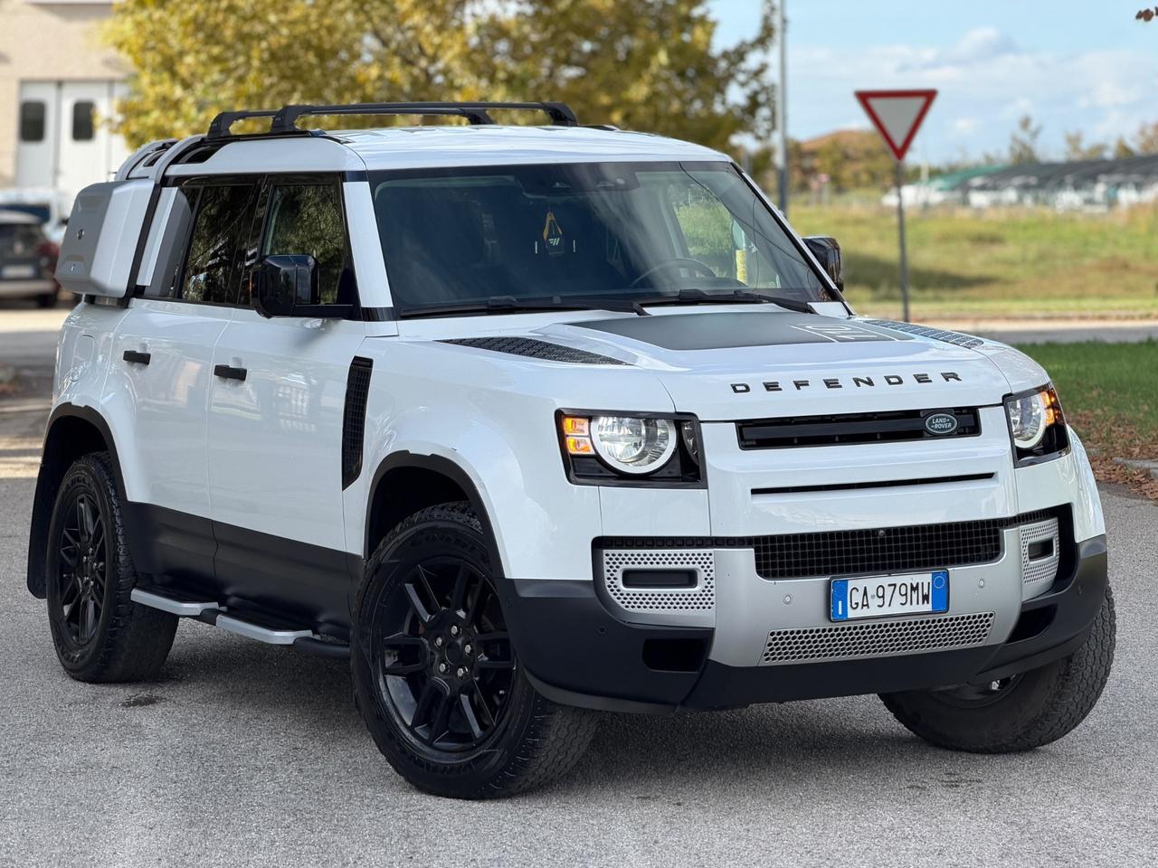 Land Rover Defender 110 2.0 SD4 240CV AWD Auto 72 Yrs. WEB Edition