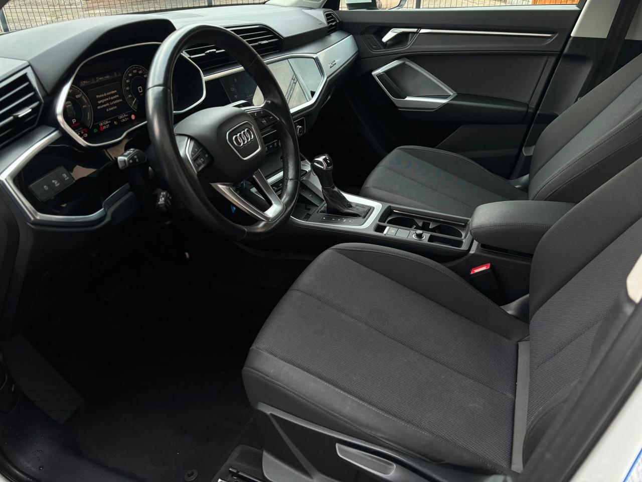 Audi Q3 45 TFSI e S tronic Business