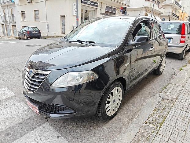 LANCIA Ypsilon 1.2 Benzina 69 CV 5 porte - 2013