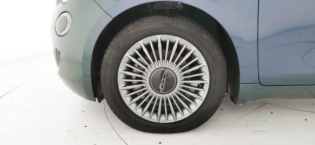 FIAT 500e Berlina 42 kWh La Prima