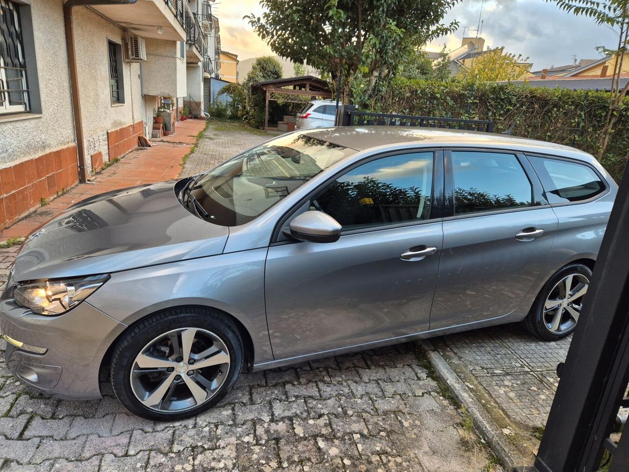 Peugeot 308 BlueHDi 120 S&S SW Allure
