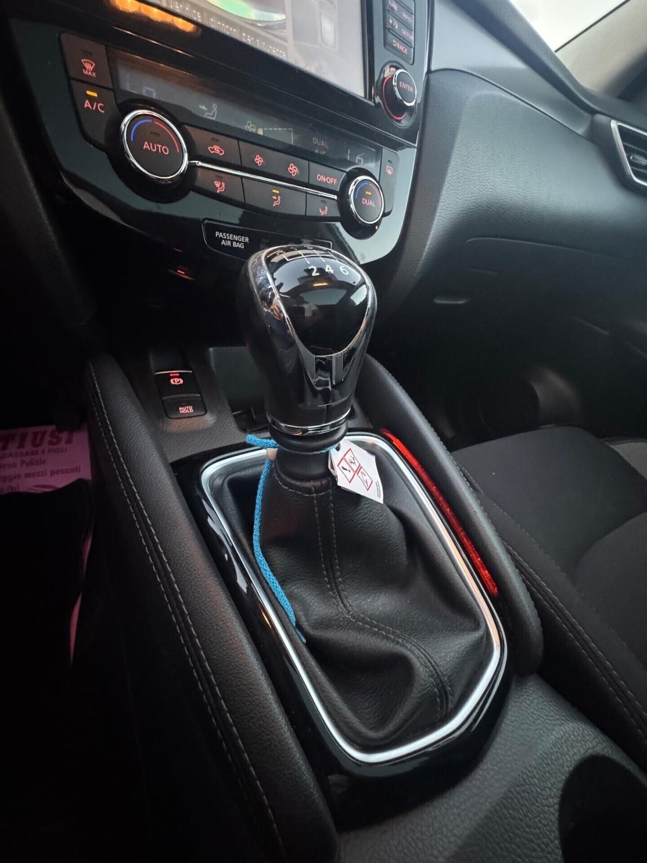 Nissan Qashqai 1.5 dCi N-Connecta tetto 360 metall