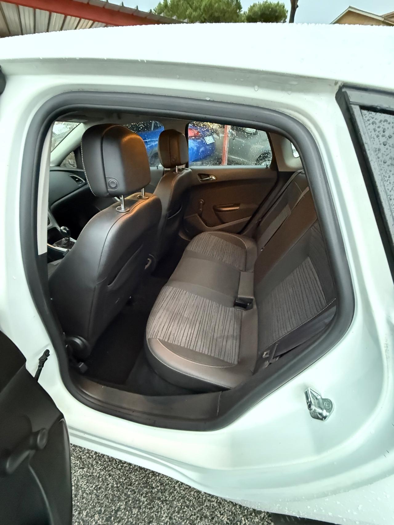 Astra 1.4 100CV-Cosmo-unipro-( 98 mila km ) -rate