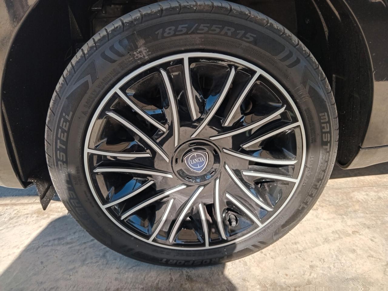 Ypsilon 1.0 Hybrid VETTURA PERFETTA QUALS PROVA