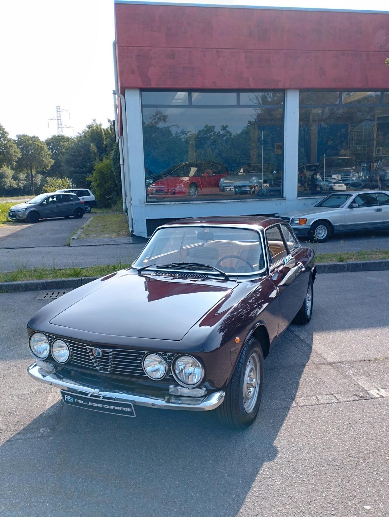 Alfa Romeo GT 1300 Unificata