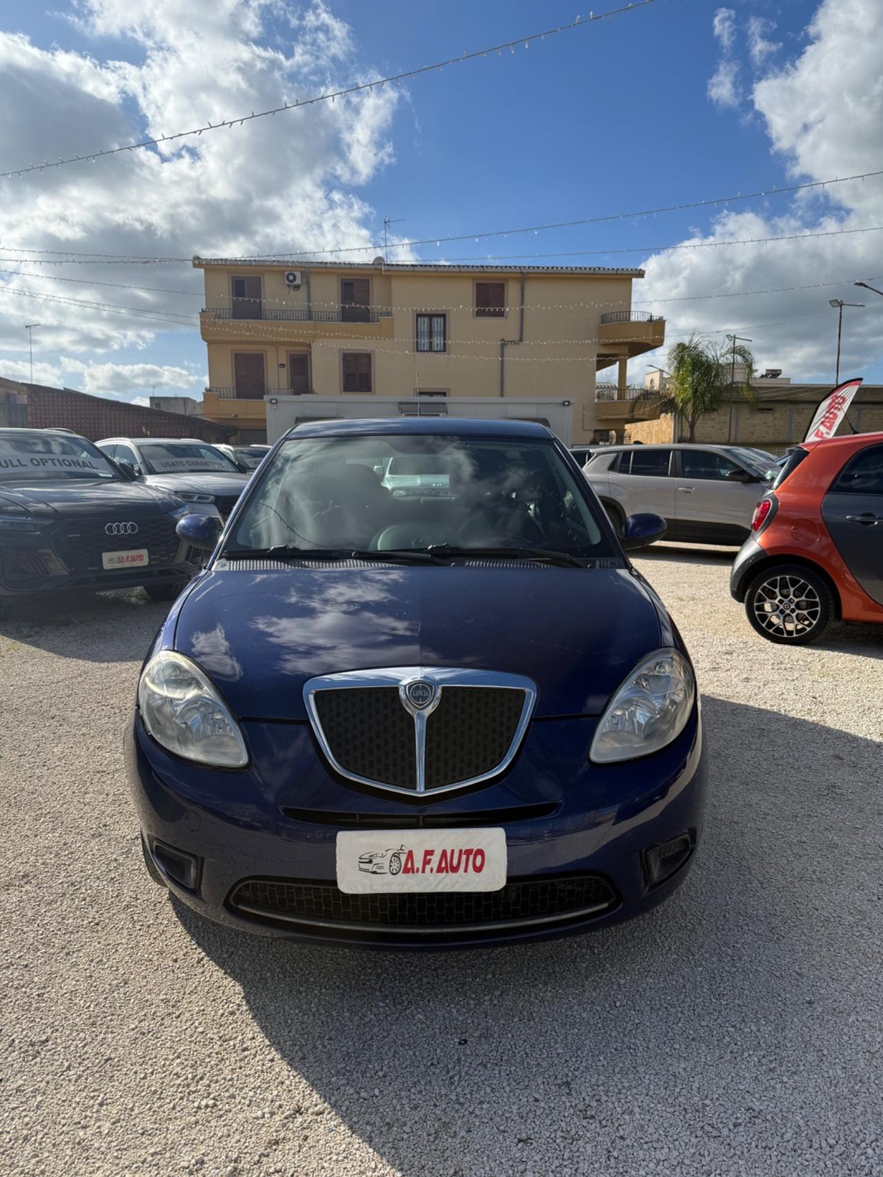 Lancia Ypsilon 1.3 MJT 90 CV DPF Sport MomoDesign
