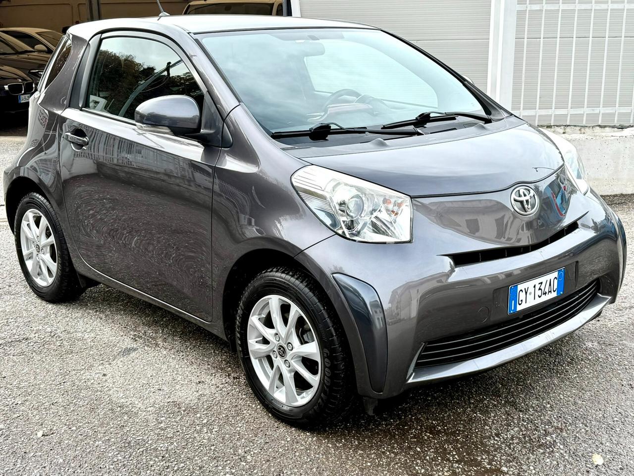 Toyota iQ 1.0 Lounge 4 Posti