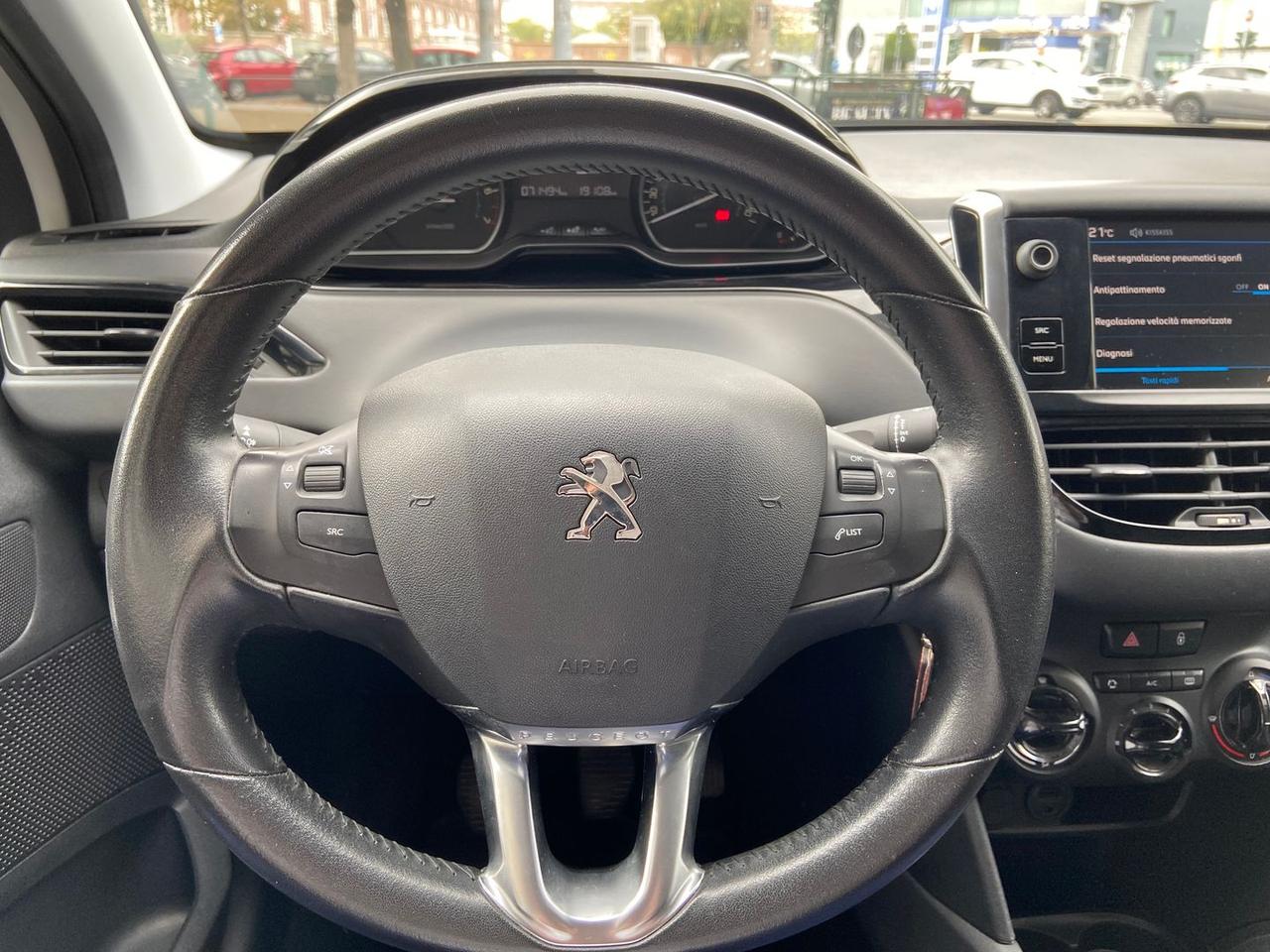 Peugeot 208 Black Line 1.2 PureTech 82 #50393
