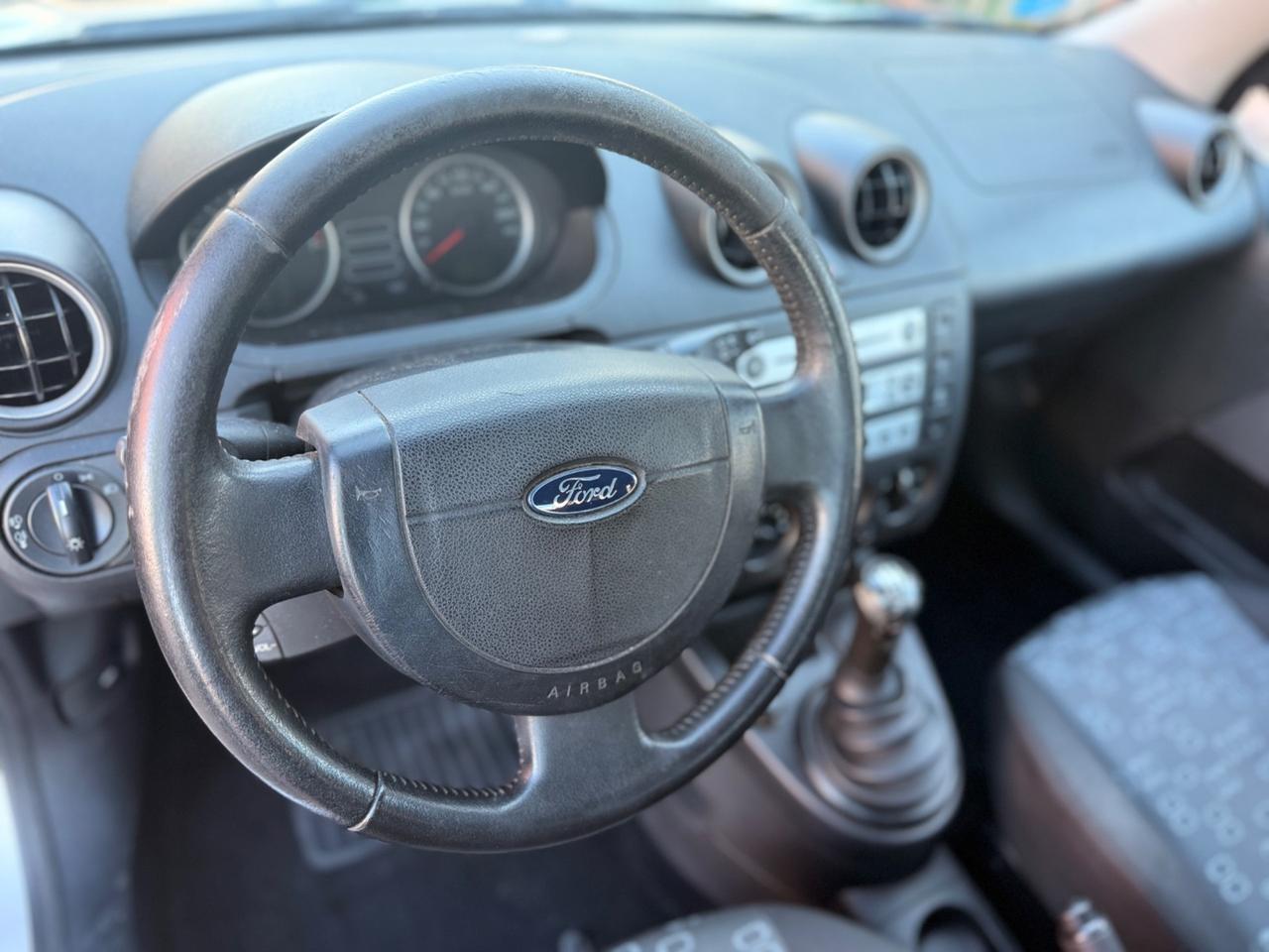 Ford Fiesta 1.2 16V 5p. Ambiente