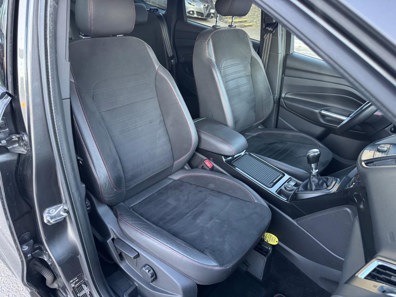 Ford Kuga 2.0 TDCI 150 CV S&S 4WD ST-Line