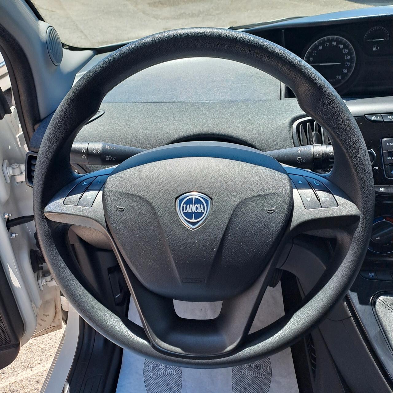 Lancia Ypsilon 1.0 Bz 70 Cv Hybrid Silver