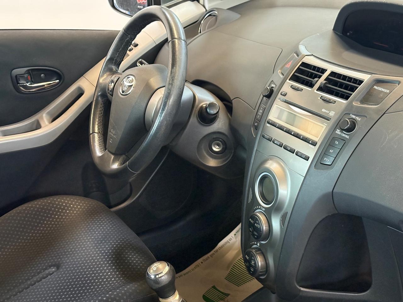 Toyota Yaris 1.0 5 porte Sol