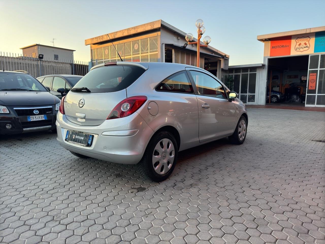 Opel Corsa ADATTA A NEOPATENTATI 1.2 85CV 3 porte GPL-TECH b-color