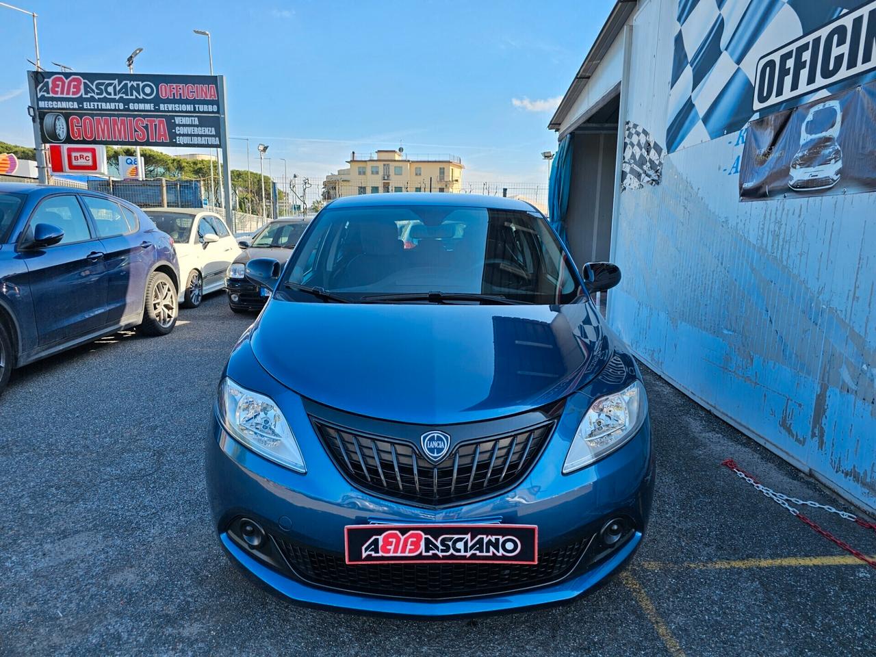 Lancia Ypsilon 2023 Noleggio BREVE termine