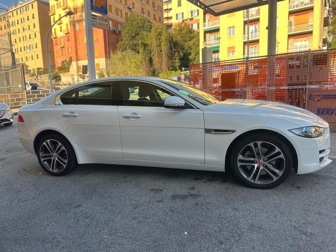 Jaguar XE 2.0 D 180 CV AWD aut. Pure Business Edition