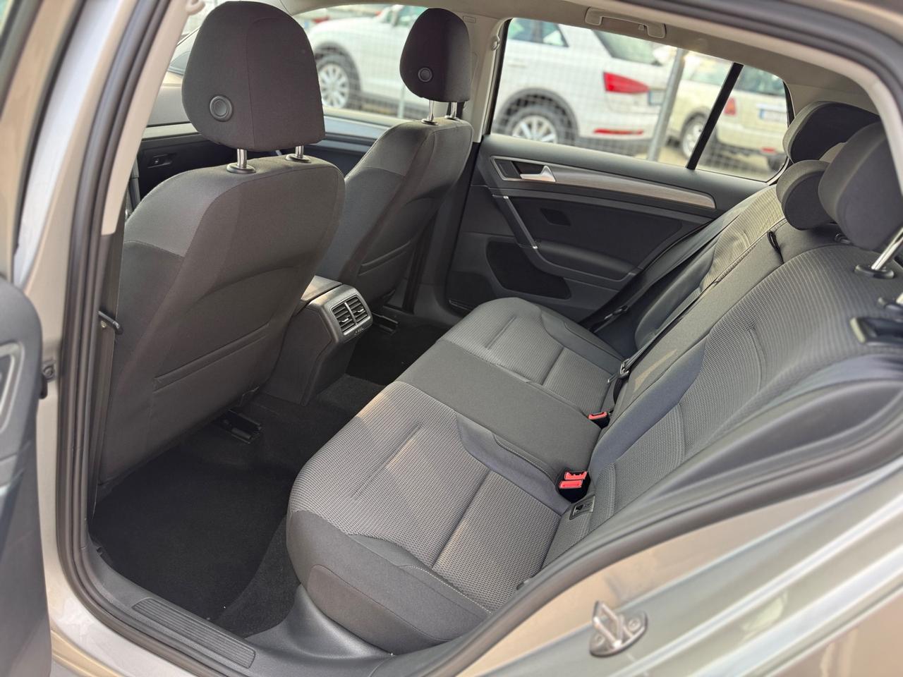 Volkswagen Golf 5p 1.6 tdi Highline BlueMotion dsg