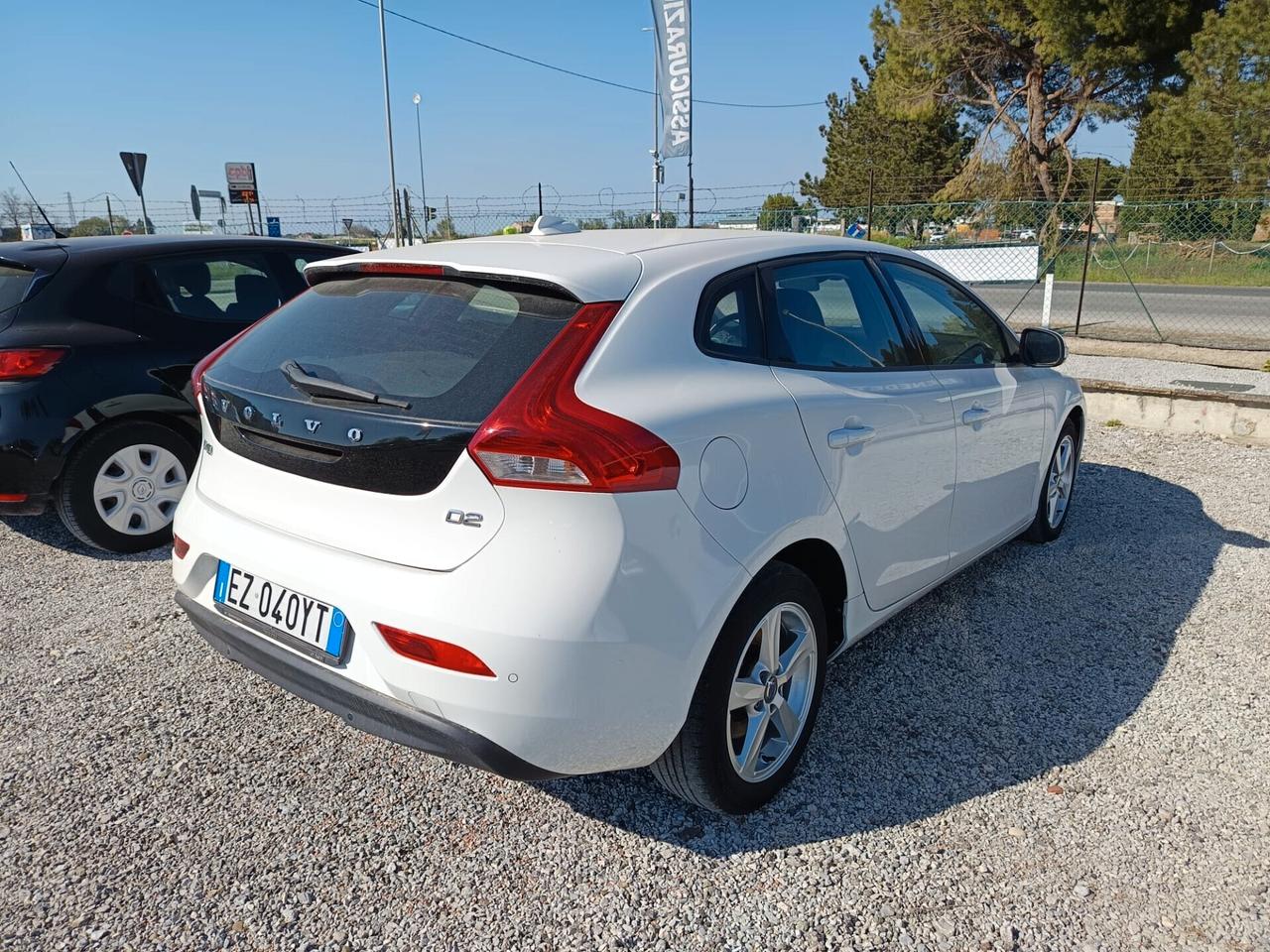 Volvo V40 D2 1.6 Momentum Tua a 139€/*mese