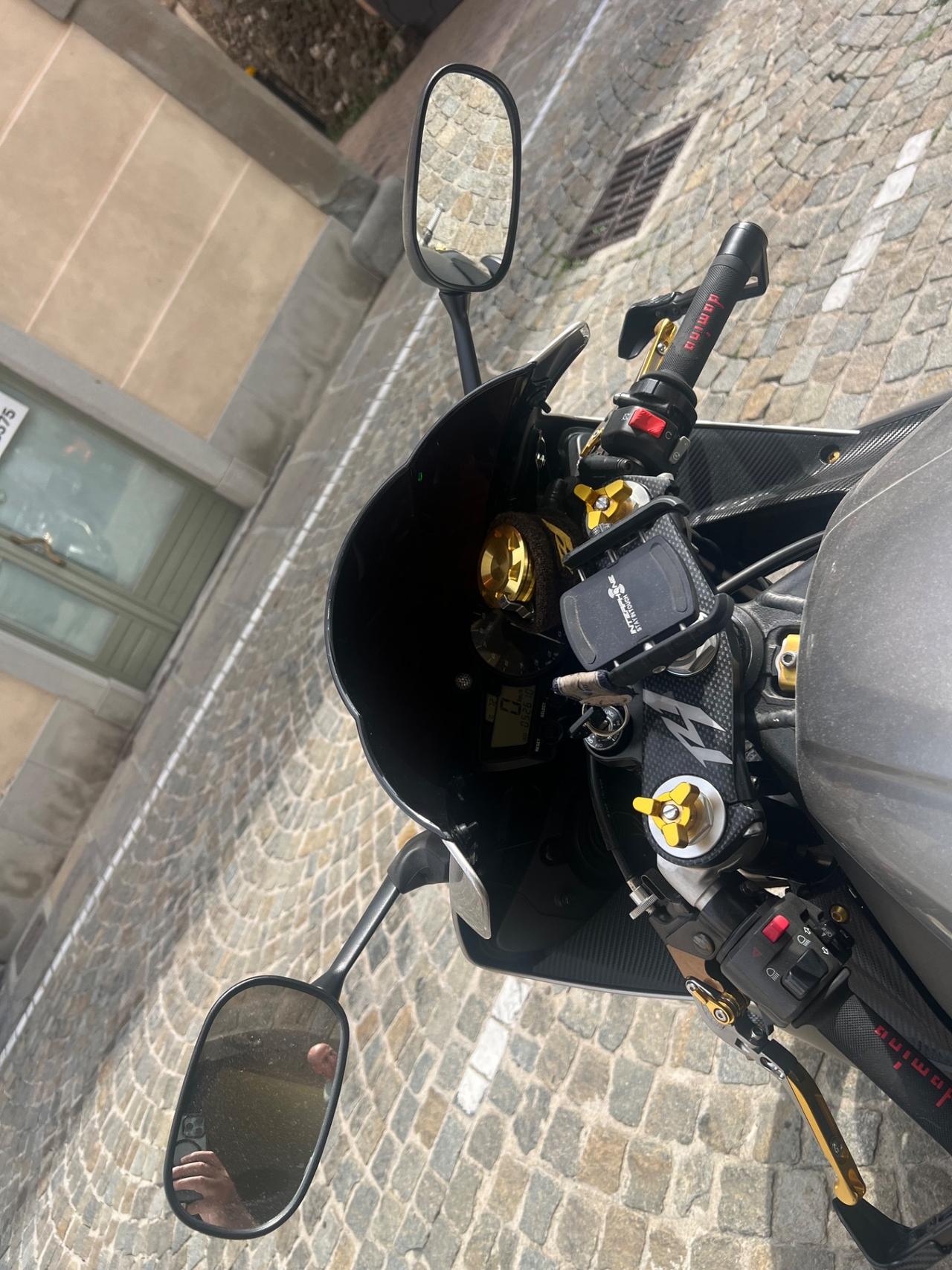 Yamaha YZF R1
