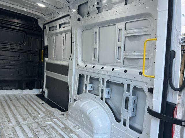 VOLKSWAGEN Crafter 30 2.0 TDI 140CV PM-TA Furgone Logistic