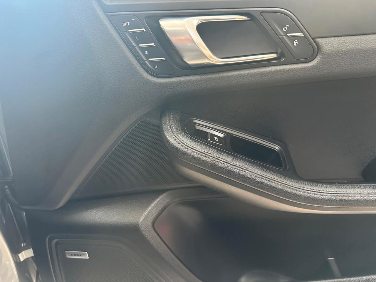 Porsche Macan 2.0 245 HP RESTYLING FULL TENUTA IN MODO MANIACALE