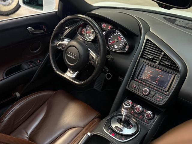 AUDI R8 Spyder 4.2 V8 FSI quattro R tronic