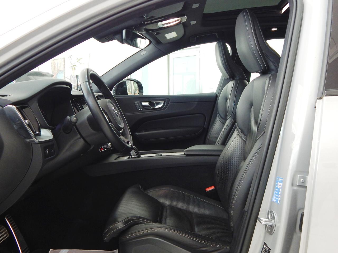 Volvo XC60 2.0 b4 R-Design AWD Aut. TETTO-NAVI-PELLE-PARK-LED