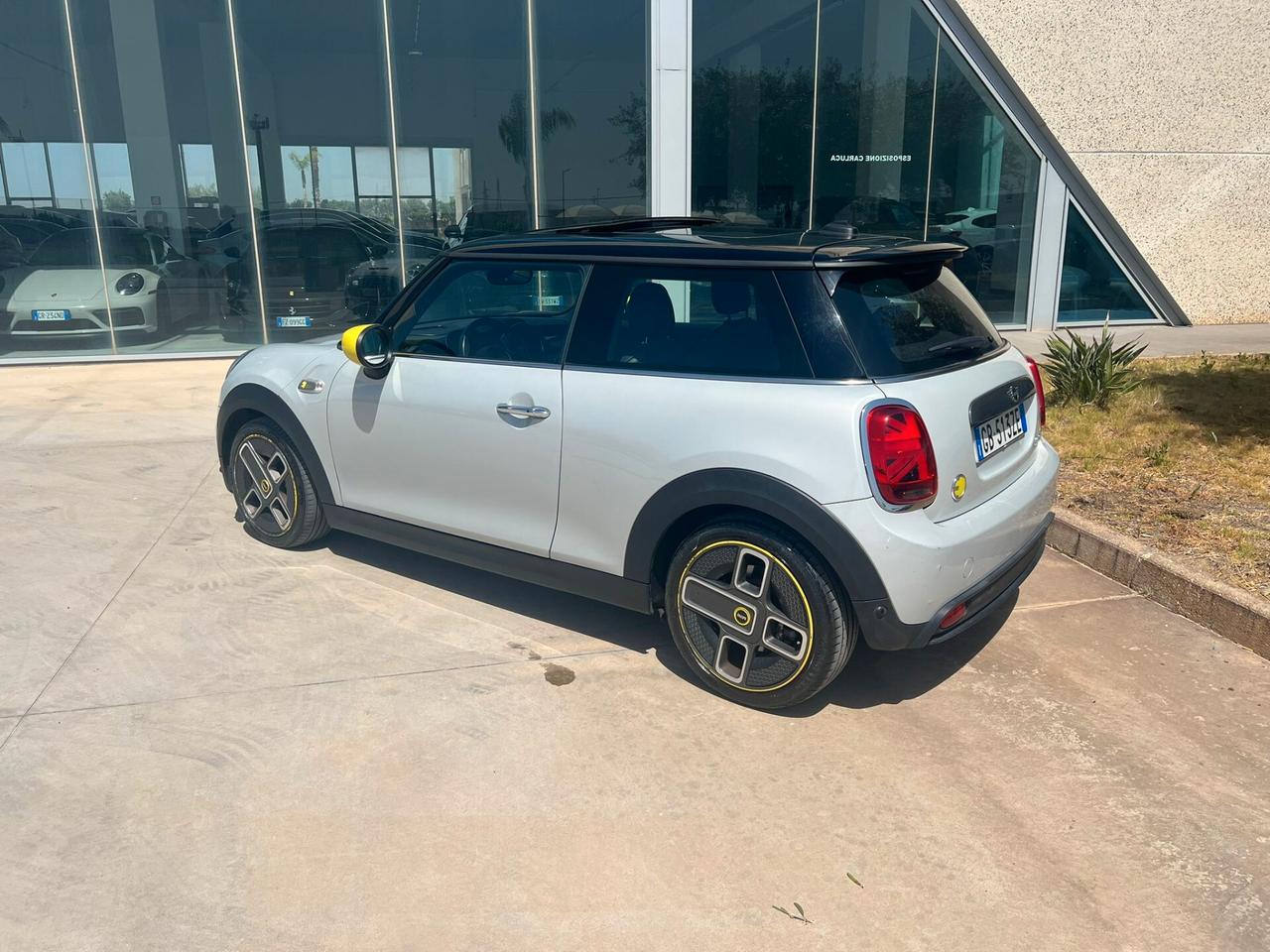 Mini Cooper SE XL possibilità noleggio no scoring