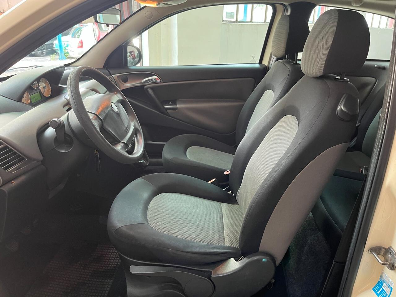Lancia Ypsilon 1.2 16V Argento
