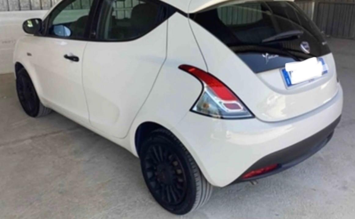 Lancia Ypsilon 1.0 FireFly 5 porte S&S Hybrid Ecochic Gold