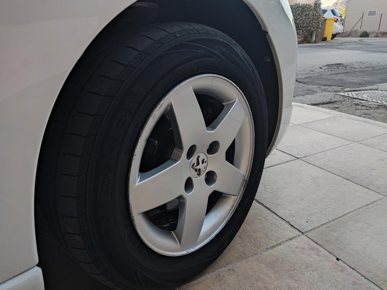 Peugeot 207 1.4 HDi XS Ok neop