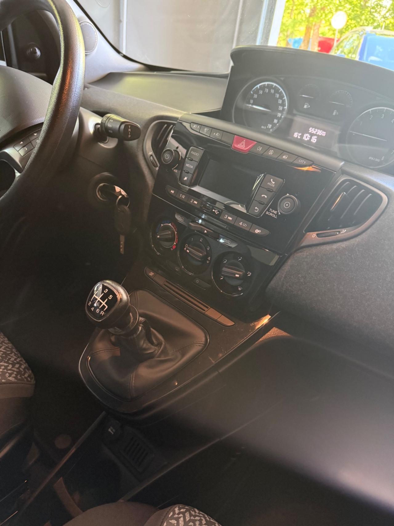 Lancia Ypsilon 1.0 FireFly 5 porte S&S Hybrid Ecochic Gold