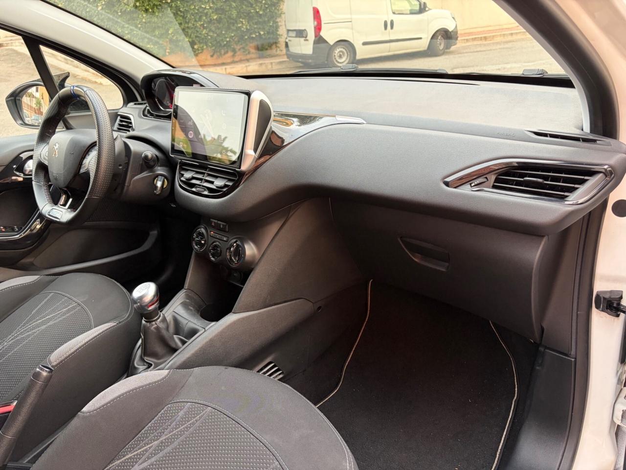Peugeot 208 1.4 HDi 68 CV strafull