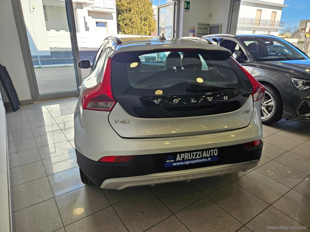 VOLVO V40 Cross Country D2 1.6 P.sh. Momentum