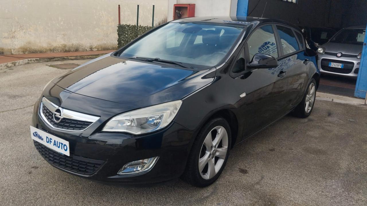 Opel Astra 1.4 100CV 5 porte Cosmo