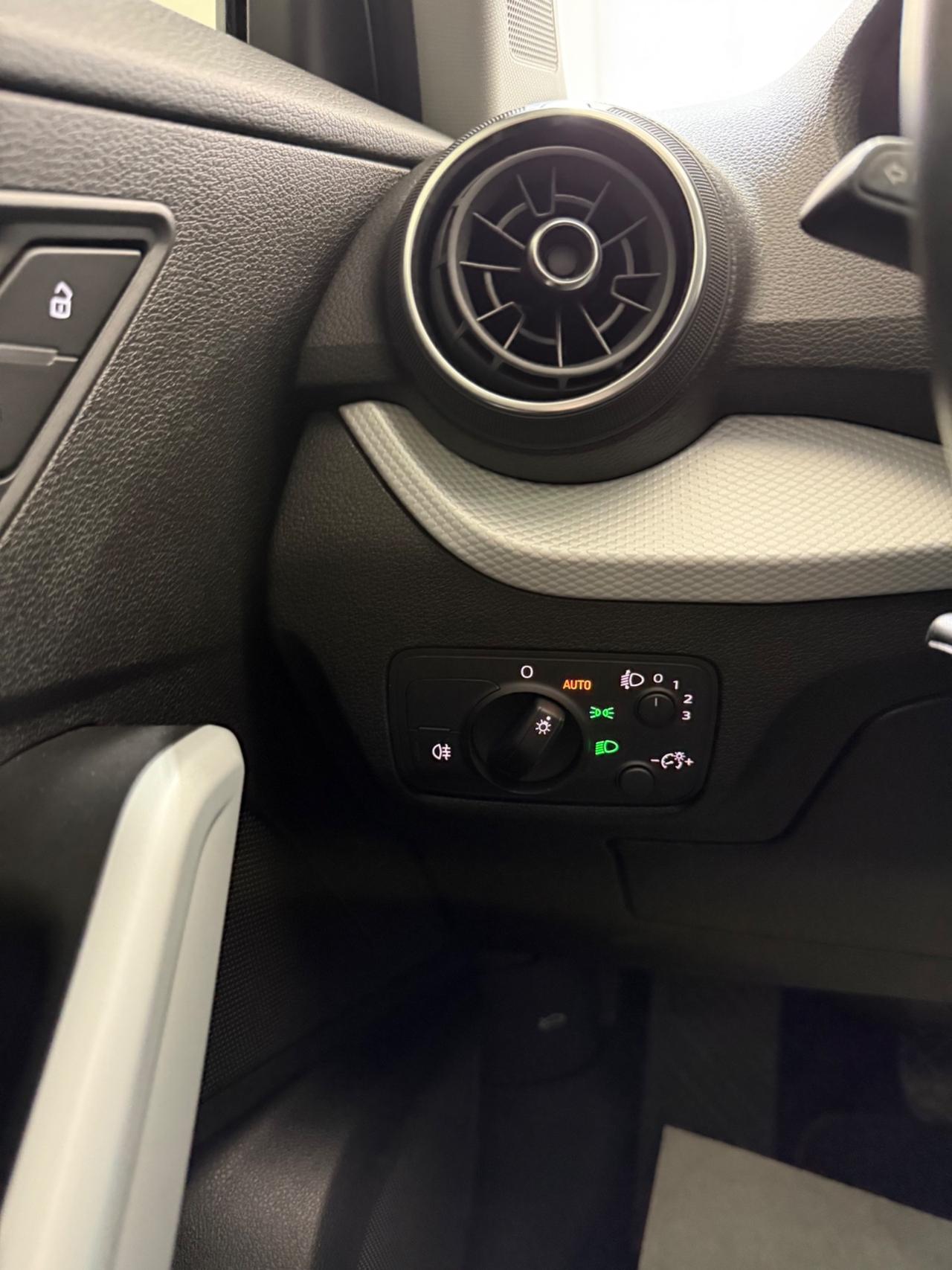 AUDI Q2 30 TDI S LINE EDITION CON TETTO APRIBILE E GANCIO TRAINO