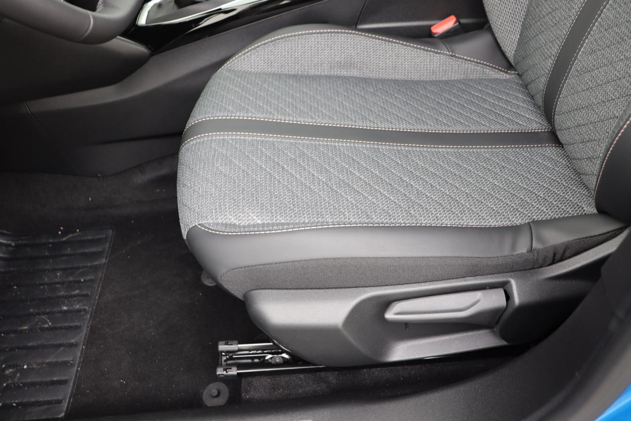 Peugeot 2008 Allure 1.2 Km0 * NAVIGAT. BLUETOOTH *