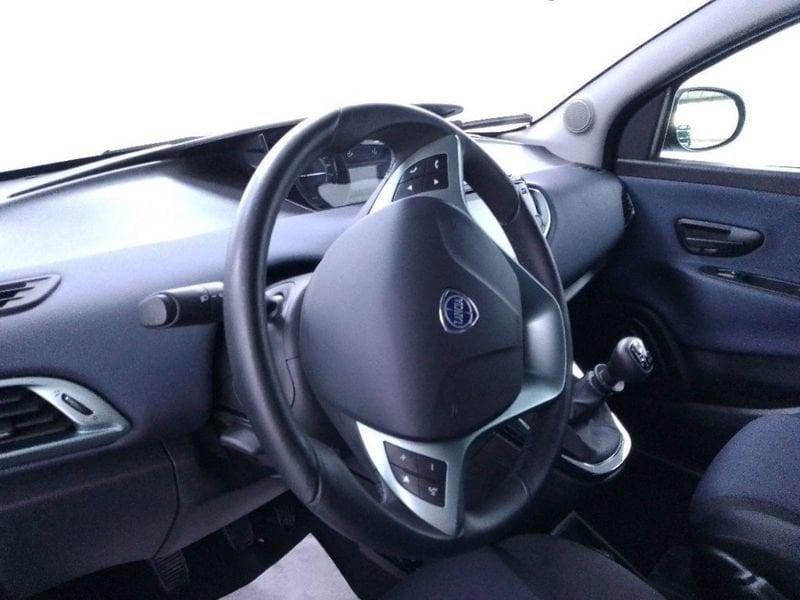 Lancia Ypsilon 1.0 firefly hybrid Platino s&s 70cv