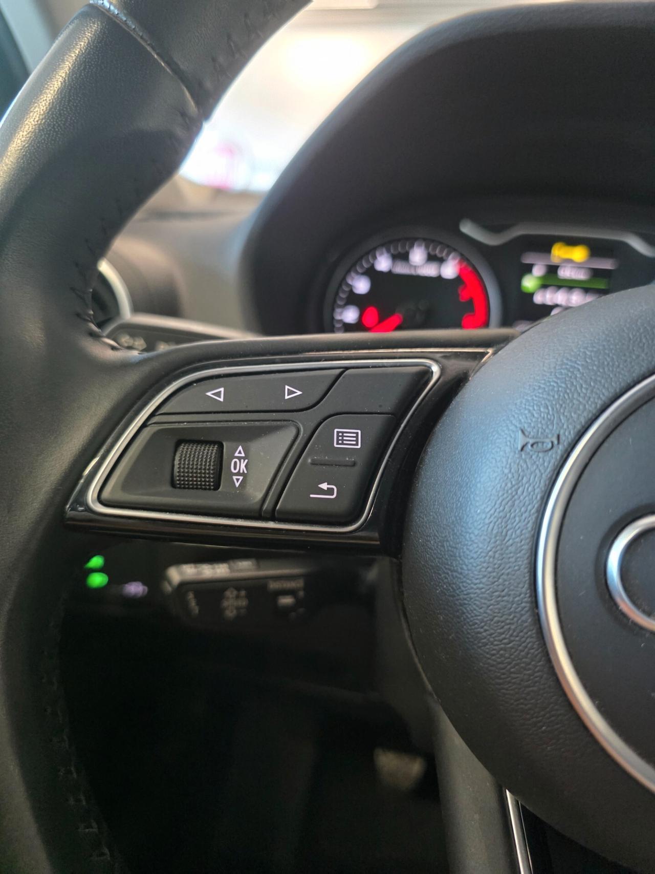 Audi Q2 30 TFSI Identity Black