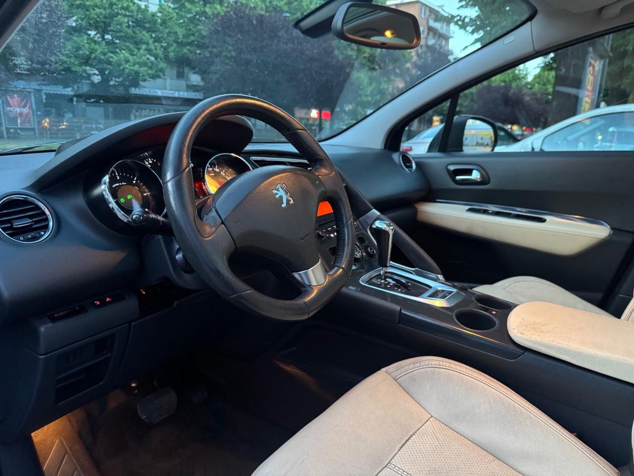 Peugeot 3008 2.0 HDi 150CV Outdoor