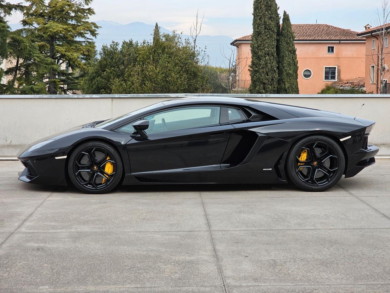 Lamborghini Aventador 6.5 V12 LP700-4