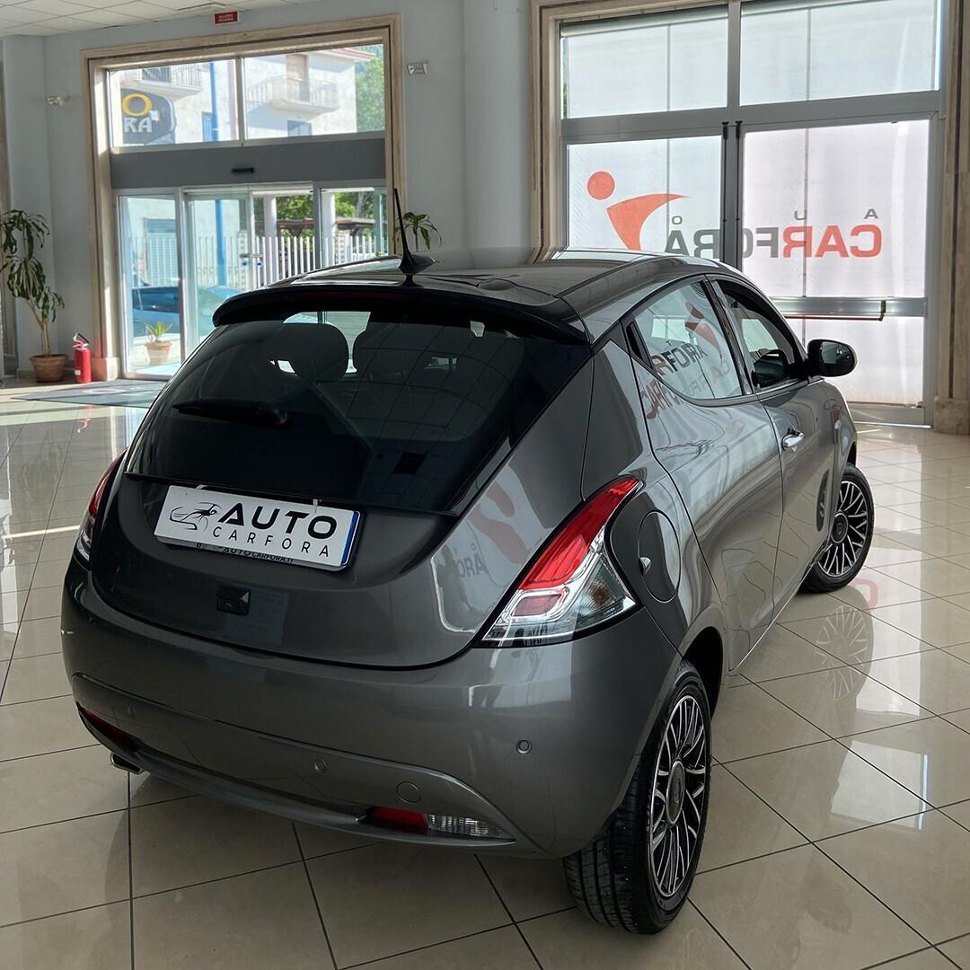 Lancia Ypsilon 1.0 FireFly 5 porte S&S Hybrid Gold
