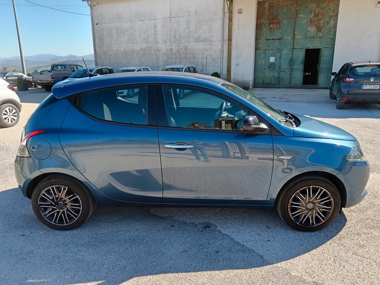 Lancia Ypsilon 1.0 FireFly 5 porte S&S Hybrid Gold