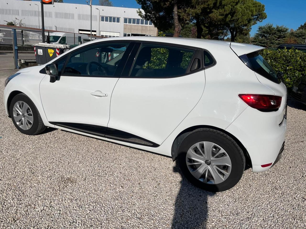 Renault Clio dCi 8V 75 CV 5 porte Duel2