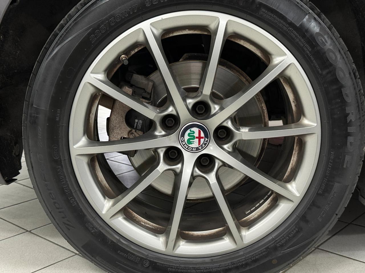 Alfa Romeo Giulia 2.2 TD 150 CV BUSINESS NAVI DISTRIBUZIONE ESEGUITA