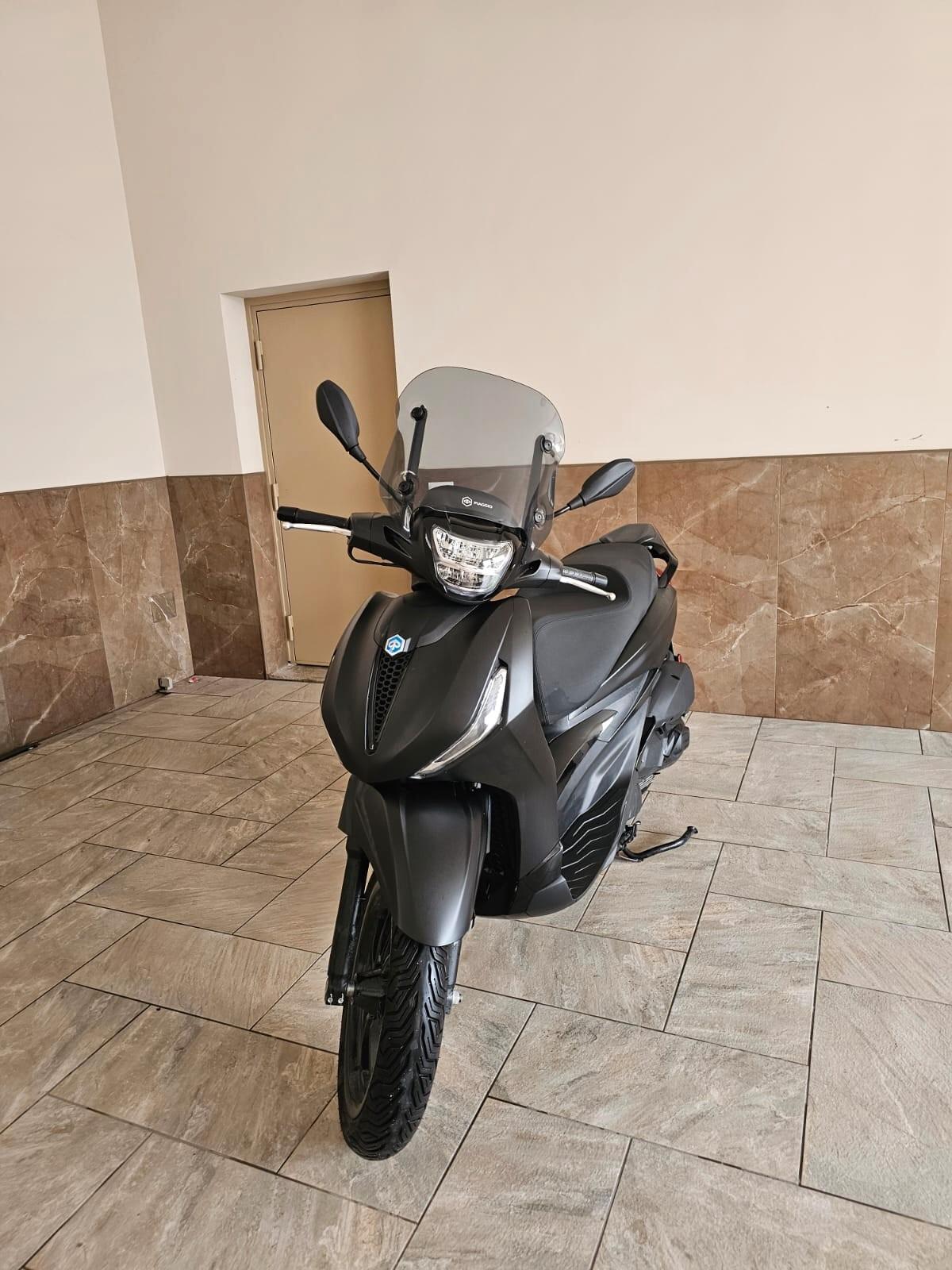 Piaggio Beverly 300 DEEP BLACK