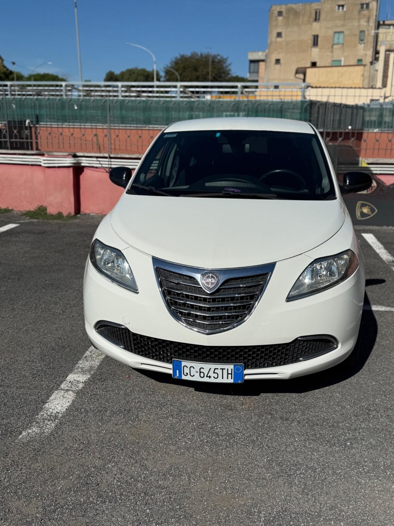 Lancia Ypsilon 0.9 TwinAir 85 CV 5 porte S&S Silver
