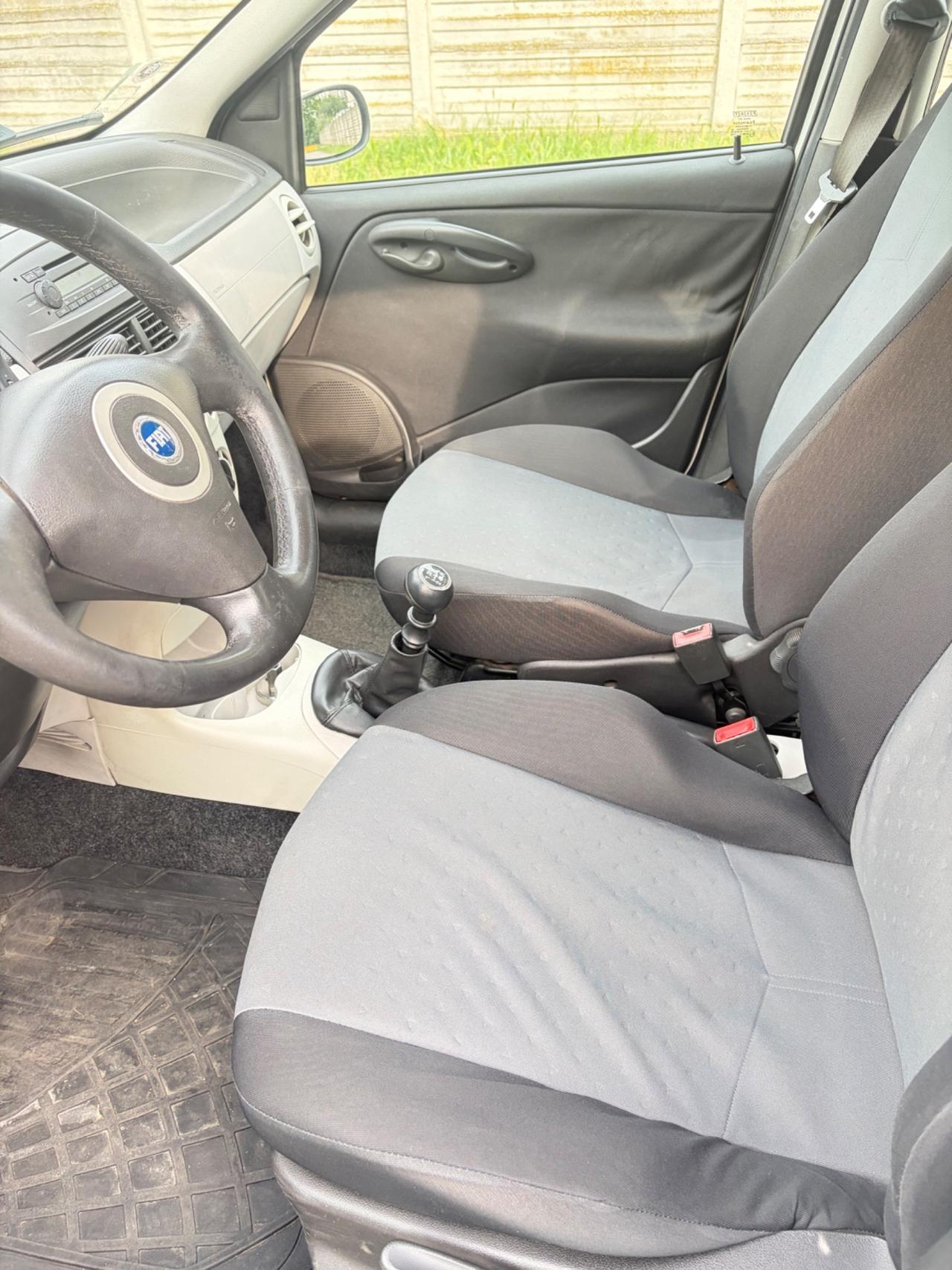 Fiat Punto 1.2i cat 5 porte Feel Neopatentati