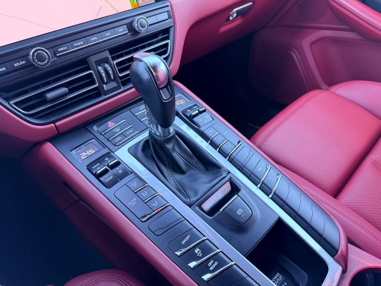 Porsche Macan 2.0 white edition interni Cartier in garanzia