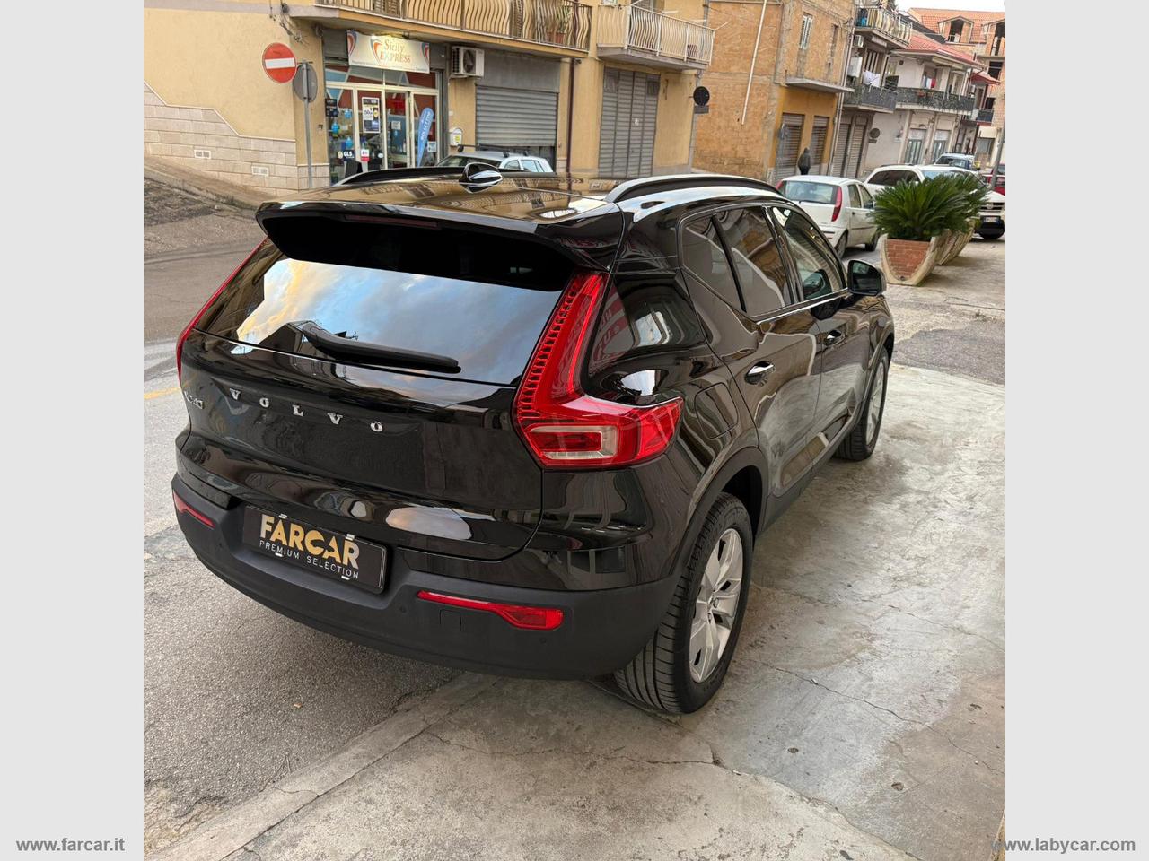VOLVO XC40 D3 AWD Geartronic Momentum Core
