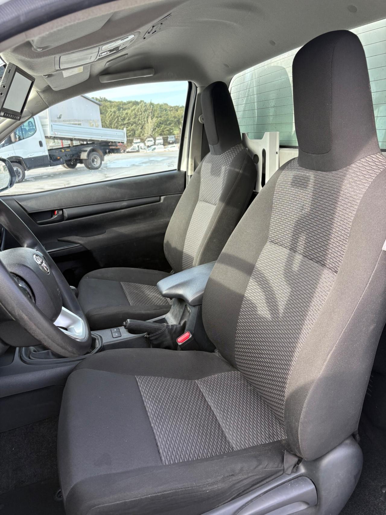 Toyota Hilux 2.4 D-4D A/T 4WD OFFICINA MOBILE, 2 Posti